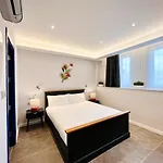 8 Bedroom House With Pool Holiday home Sliema