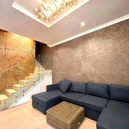 펜션 8 Bedroom House With Pool 슬리에마