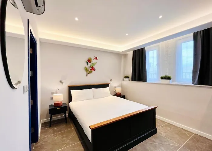 8 Bedroom House With Pool Casa vacanze Sliema