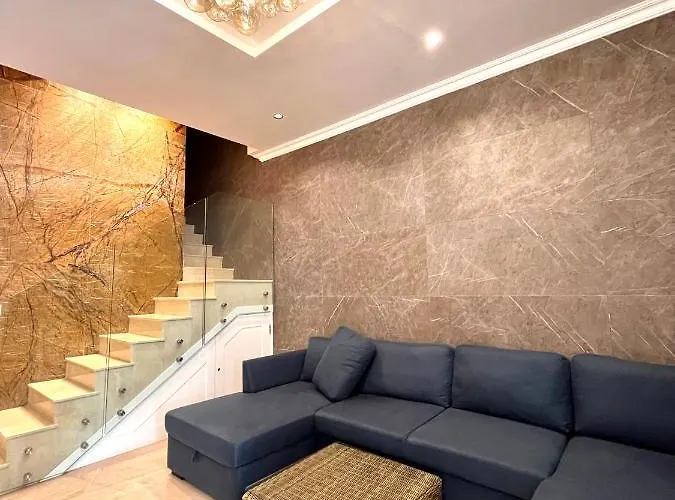 Casa vacanze 8 Bedroom House With Pool Sliema