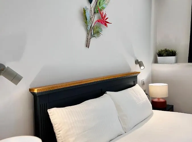 Casa vacanze 8 Bedroom House With Pool Sliema