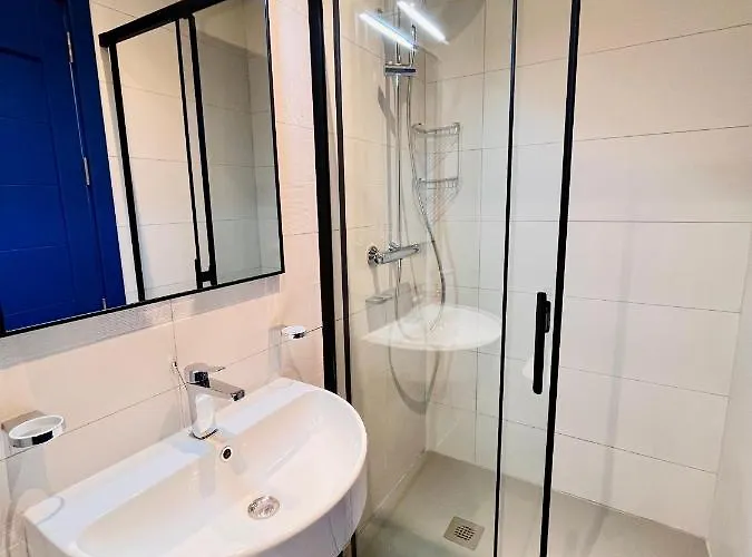 8 Bedroom House With Pool Casa vacanze